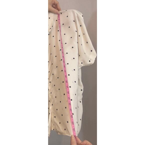 Uniqlo White Black Polka Dot Blouse M Short Sleeve Button Front Career Top - Picture 6 of 8